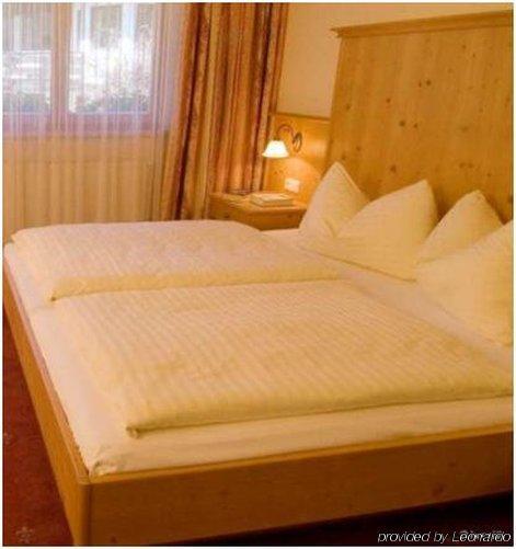 Alpenhof Brixen Hotel Brixen im Thale Room photo
